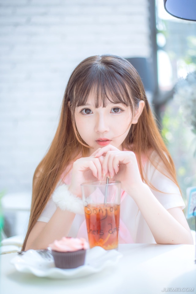 “退！退往夏口！”陈到咬了咬牙，此刻也只能退了，如果以柴桑大营的兵力来算，对方不可能在占据江夏，伏击自己的情况下，还有余力去夺取夏口，虽然眼下夏口已经成了一处死地，但除了夏口，他没有别的地方可退。